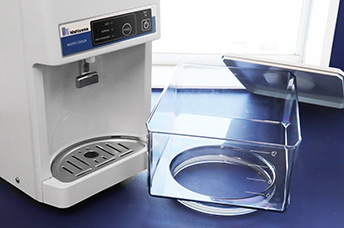 卓上型のタンクトップ式のシンプルで工事不要な冷水機（WMS-12T2