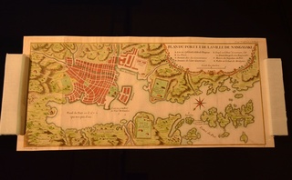 長崎港警備図」（左）は19世紀初頭の船などによる警備の様子が紹介され