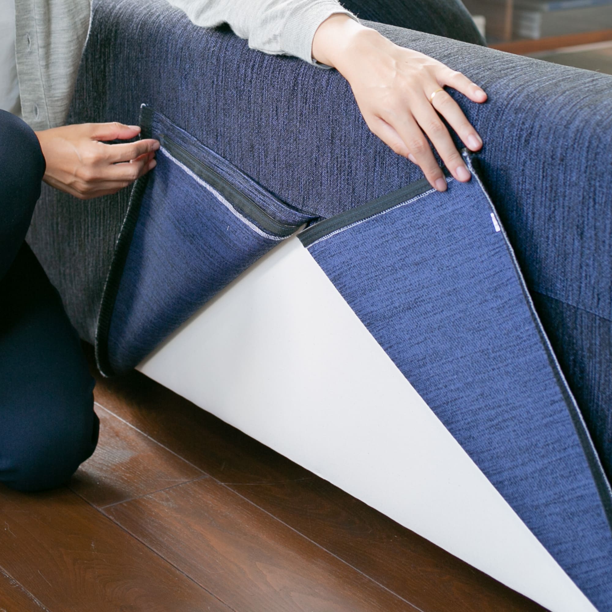 Decibel Professional ワイド3人掛け片ひじ」 製品詳細ページ | 国産