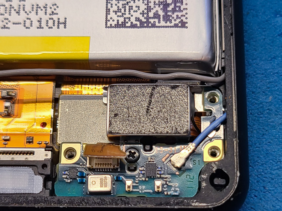 Xperia 5 Ⅲ 画面に緑の線が走る【即日画面交換修理】 - 東京・大阪