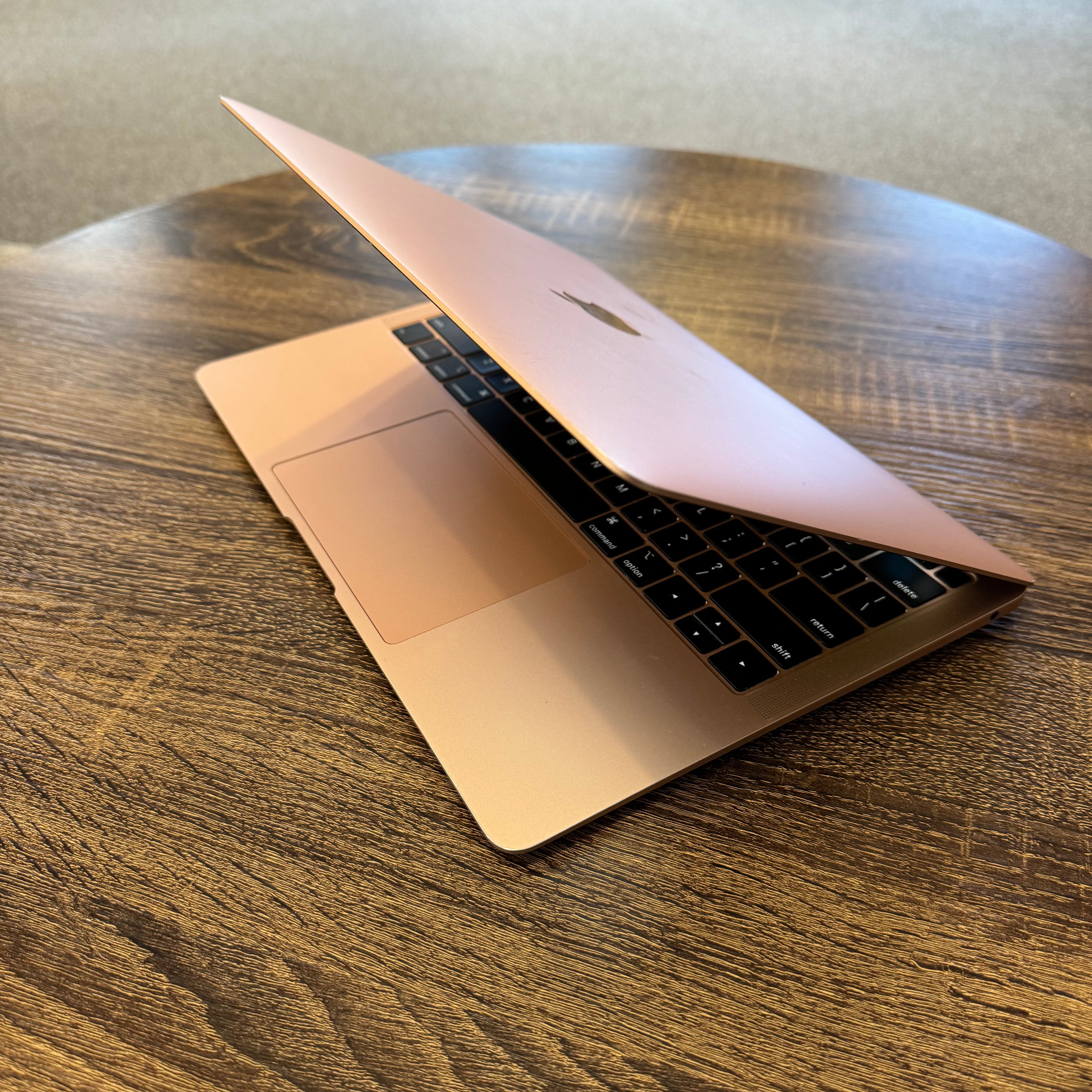 MacBook Air (Retina, 13-inch, 2018) Intel i5, 8GB RAM, 128GB Rose