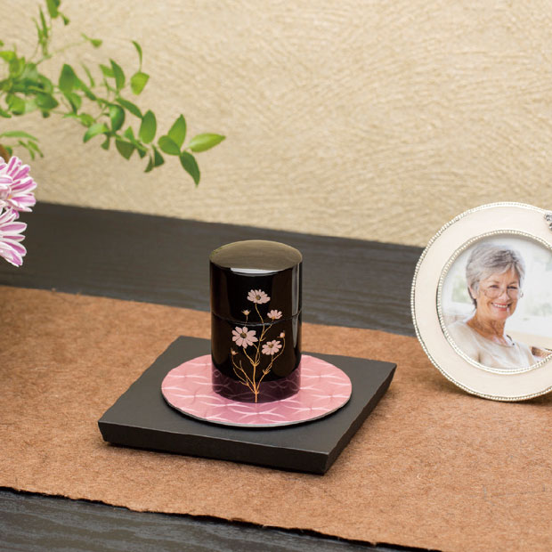 ミニ骨壷 蒔絵 コスモス | ソウルジュエリー 公式ブランドサイト