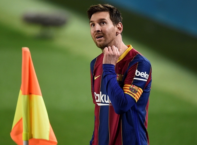 パリSGは説得してる」同胞MFがメッシのバルサ退団に“注目発言”！「移籍