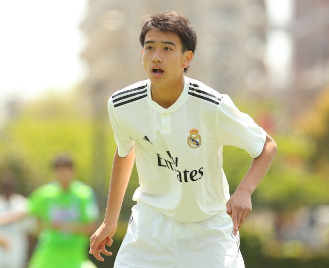 なんやあの軌道」マドリーの17歳・中井卓大の“圧巻ゴラッソ”にファン