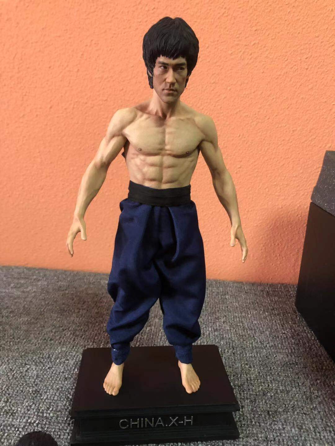 フィギュア専門店 -ソダチトイズ / CHINA.X-H ブルース・リー 1/6