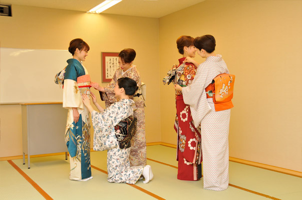 きものプロ養成コース | 着付け教室 装道礼法きもの学院