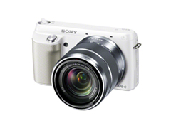 大型CMOSセンサー搭載『自分撮り』可能なレンズ交換式一眼カメラ“α