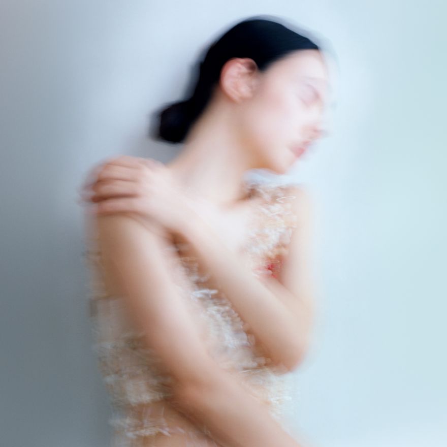 12月6日発売のアルバム『12 hugs (like butterflies)』のジャケット