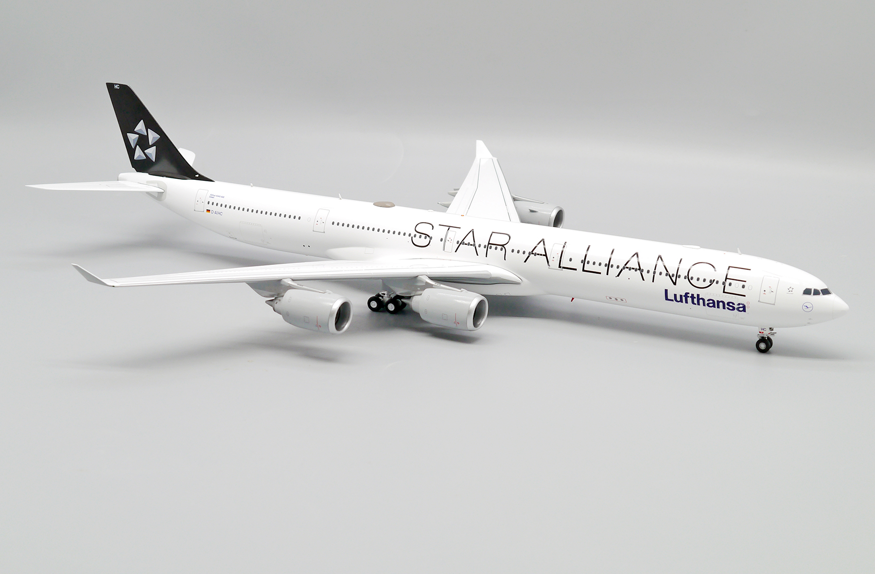 ScaleModelStore.com :: JC Wings 1:200 - EW2346004 - Lufthansa