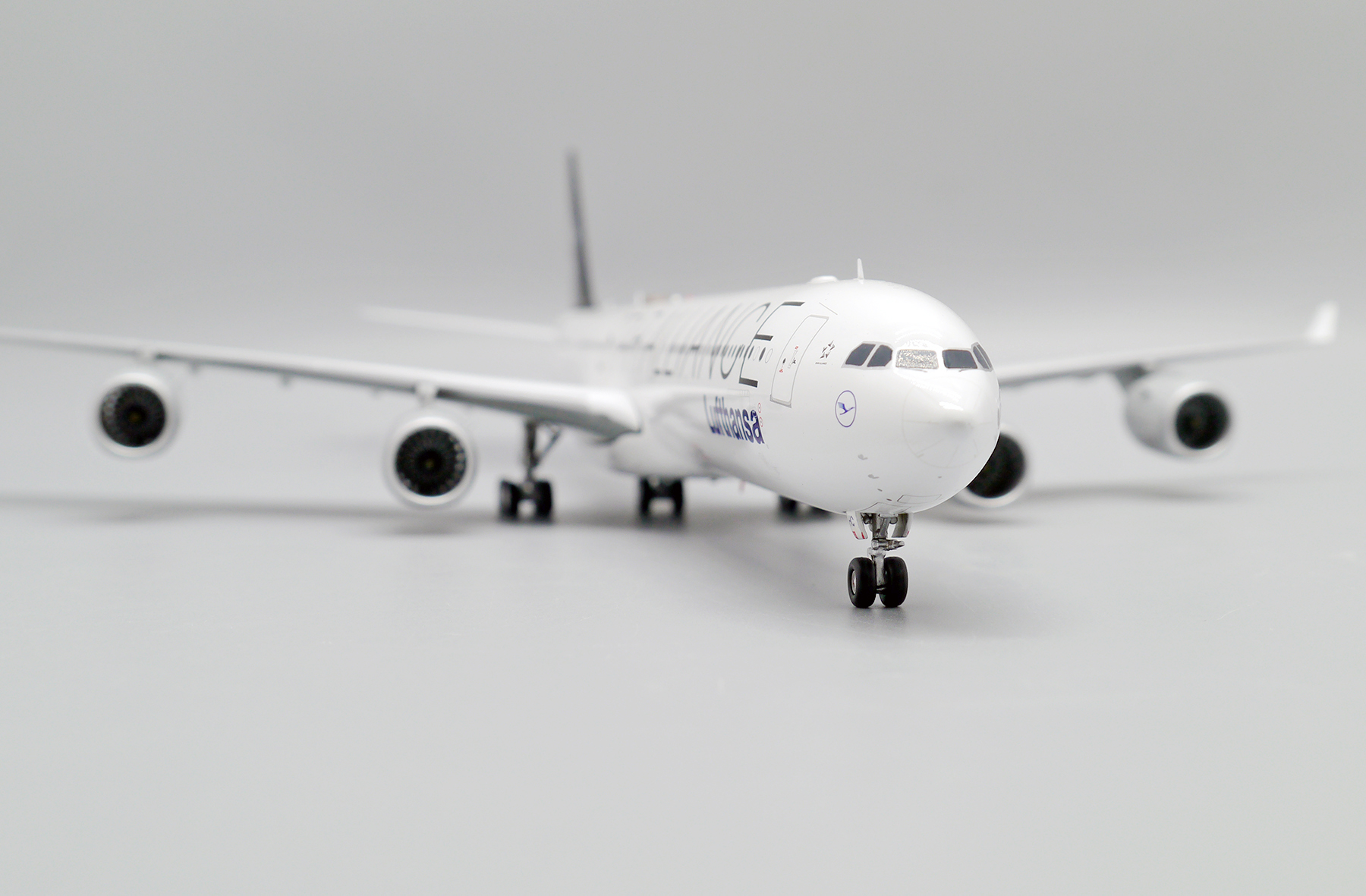 ScaleModelStore.com :: JC Wings 1:200 - EW2346004 - Lufthansa