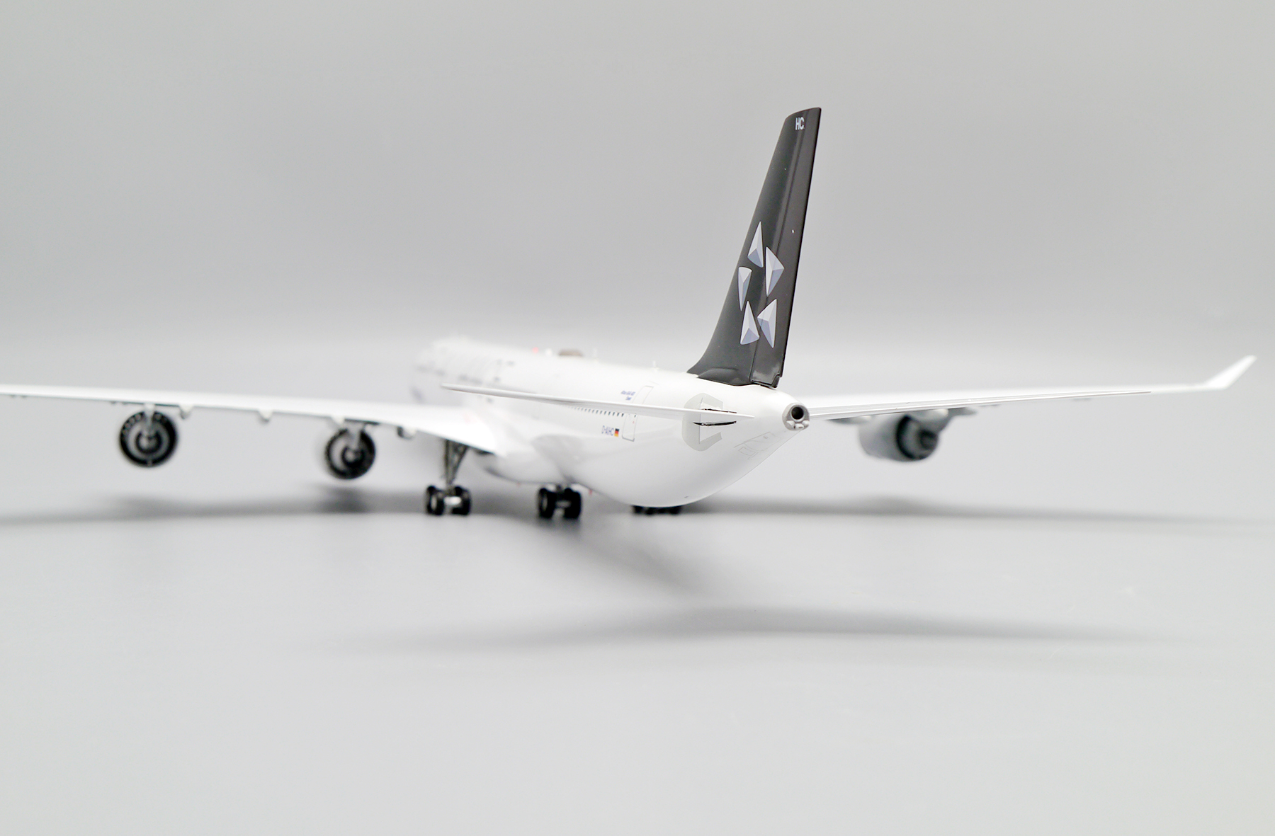 ScaleModelStore.com :: JC Wings 1:200 - EW2346004 - Lufthansa