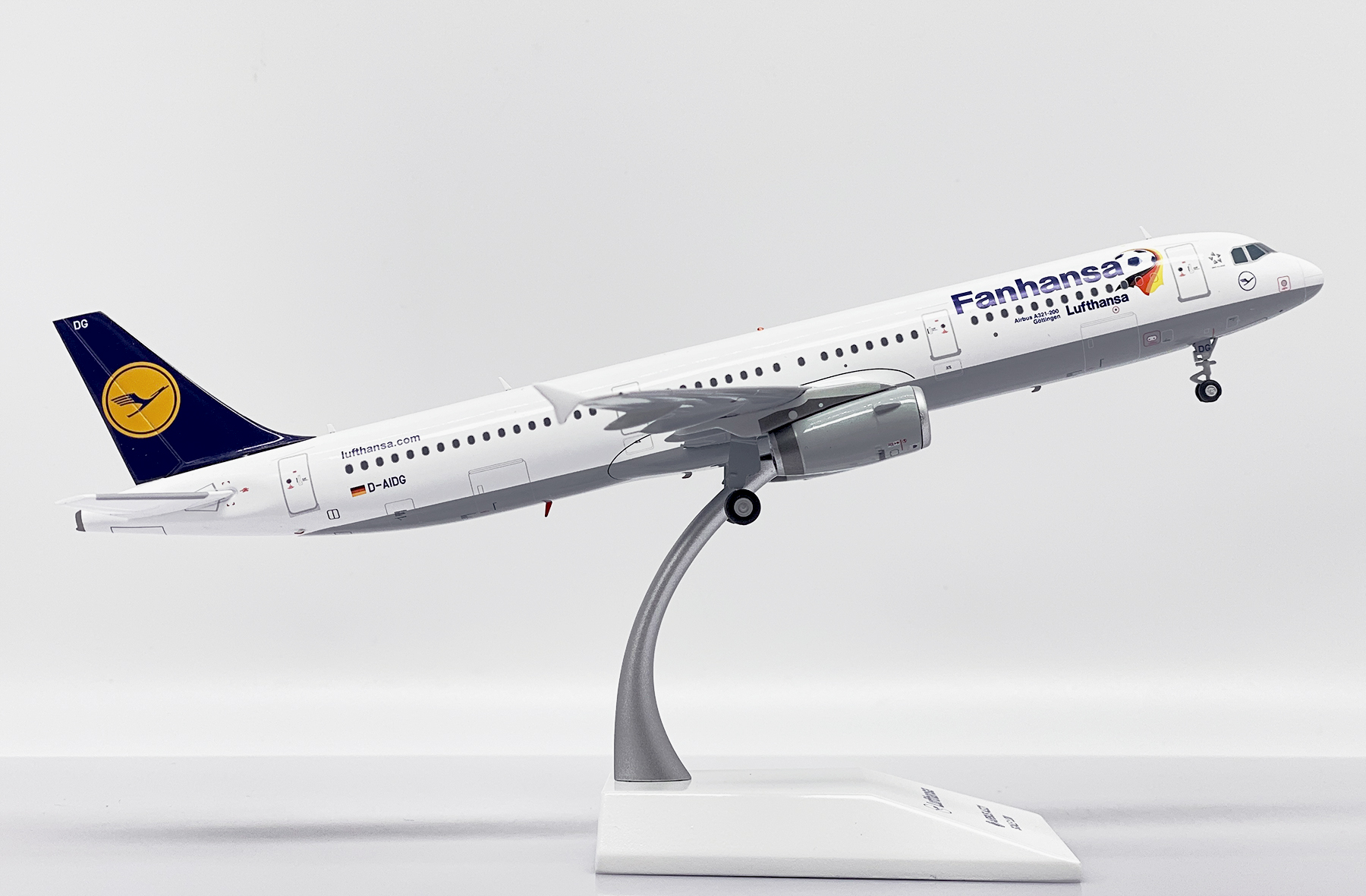 ScaleModelStore.com :: JC Wings 1:200 - SA2033 - Lufthansa Airbus A321