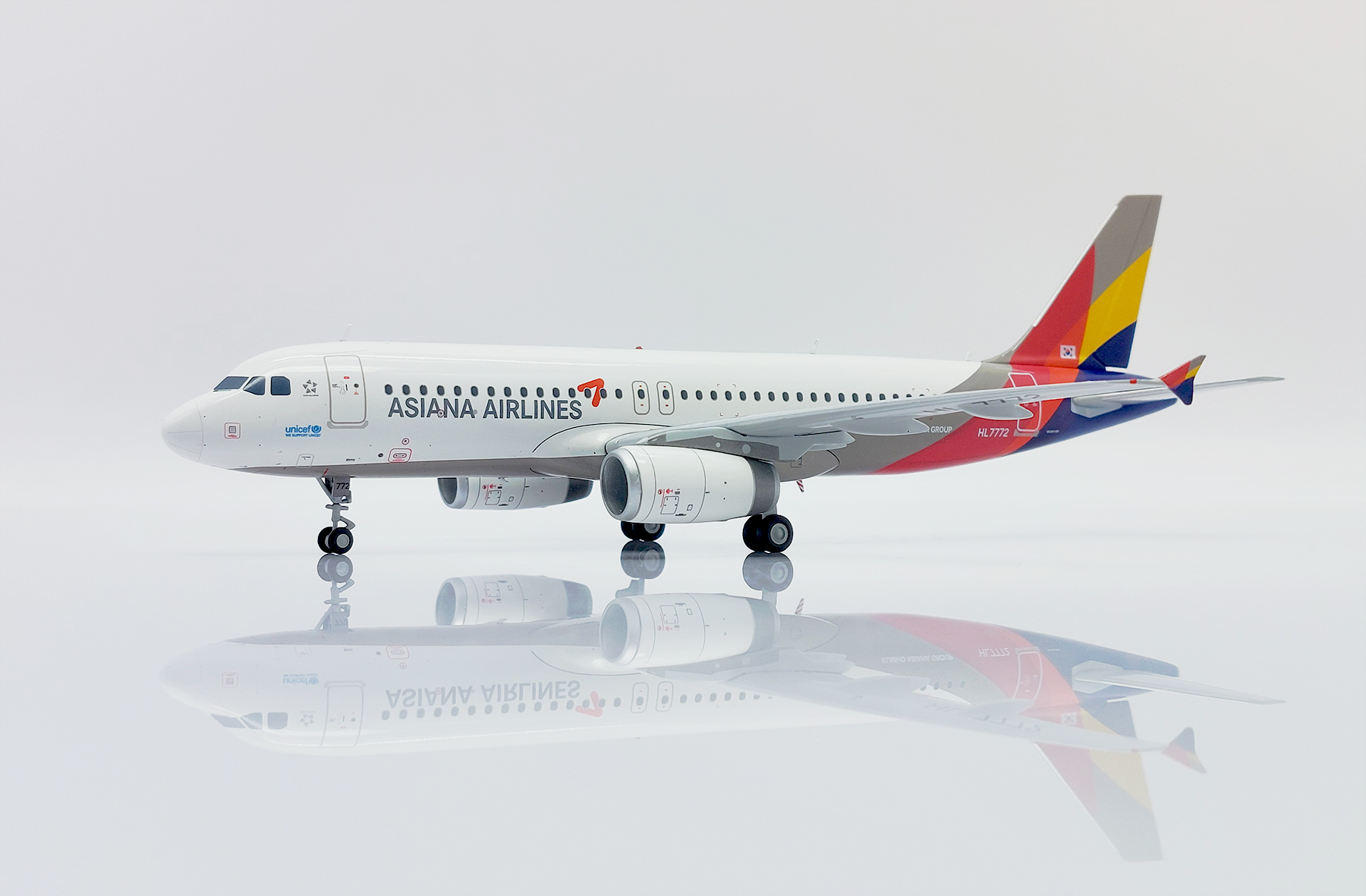 ScaleModelStore.com :: JC Wings 1:200 - LH2418 - Asiana Airlines