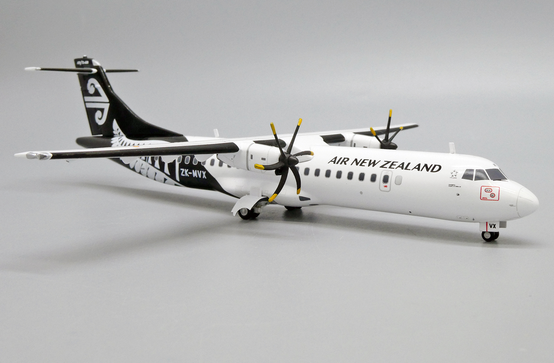 ScaleModelStore.com :: JC Wings 1:200 - XX20072 - Air New Zealand