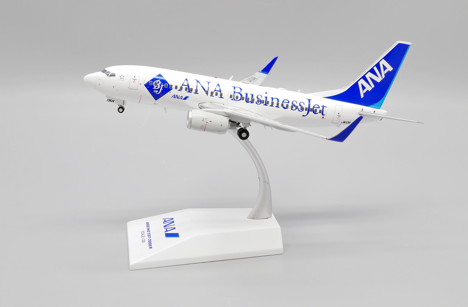 ScaleModelStore.com :: JC Wings 1:200 - EW2737004 - ANA - All