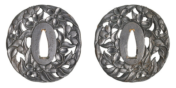 鍔 銘 長州萩住岡田政富作 桜花透鍔(TU-060519)｜刀・日本刀の販売なら