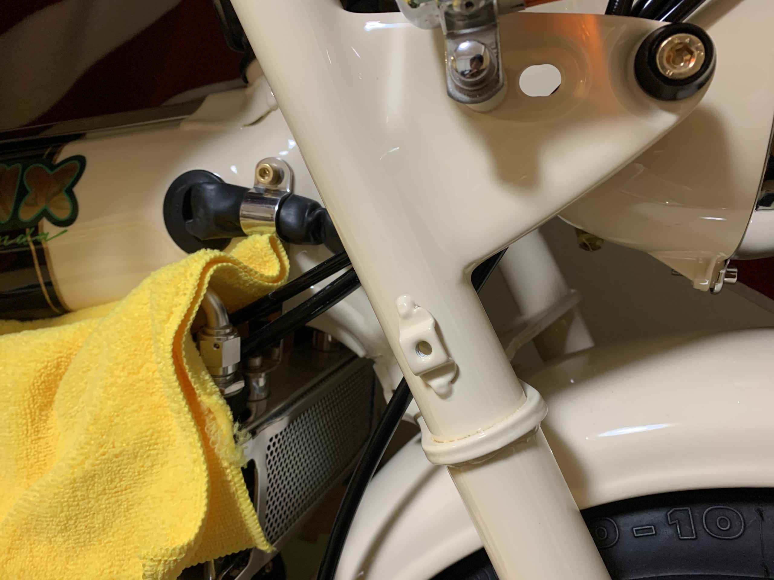 ダックス/シャリー】フロントフォークのリフレクター取り付け | Freedom