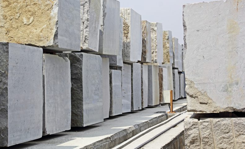 花崗岩（御影石）全長24X横幅23X高さ24センチ重量10