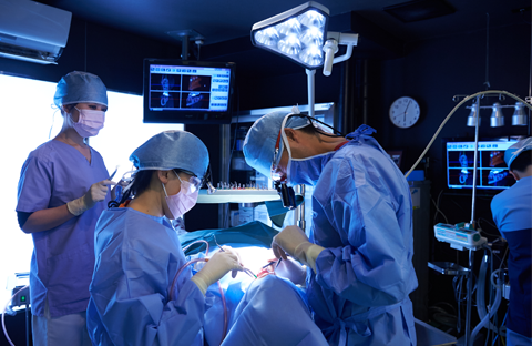 インプラントにおける静脈内鎮静法と全身麻酔の違い｜福島の佐久間