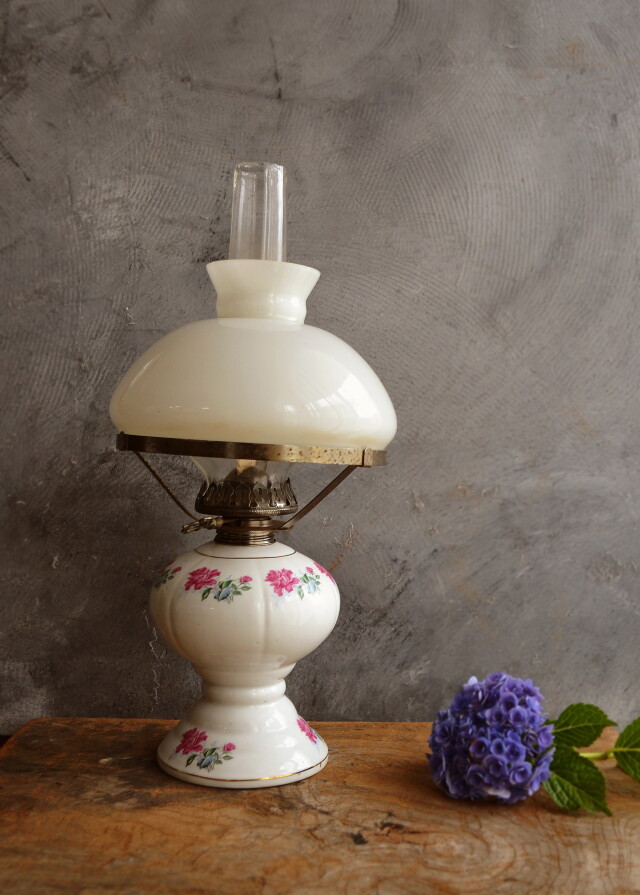 オイルランプ 陶製薔薇模様オイルランプ ガラスホヤ ランプ インテリア