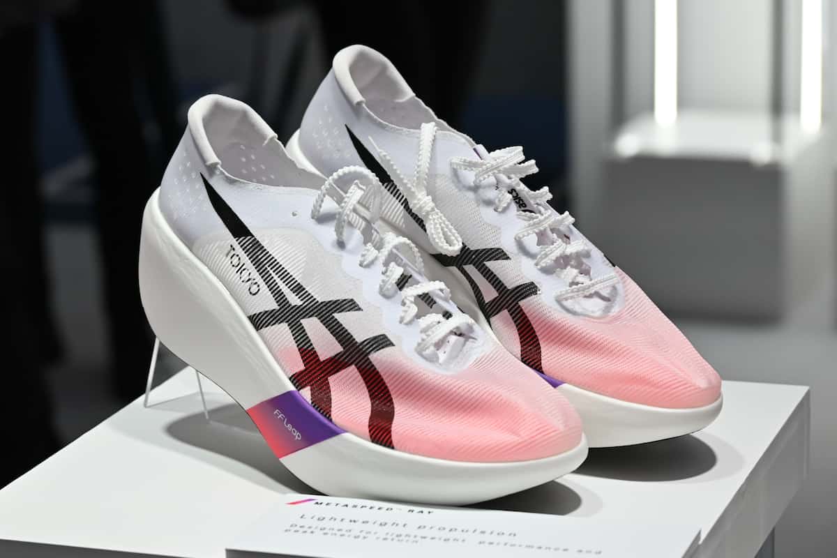 動画】アシックスが129グラムの超軽量マラソンシューズ発表 9月の東京