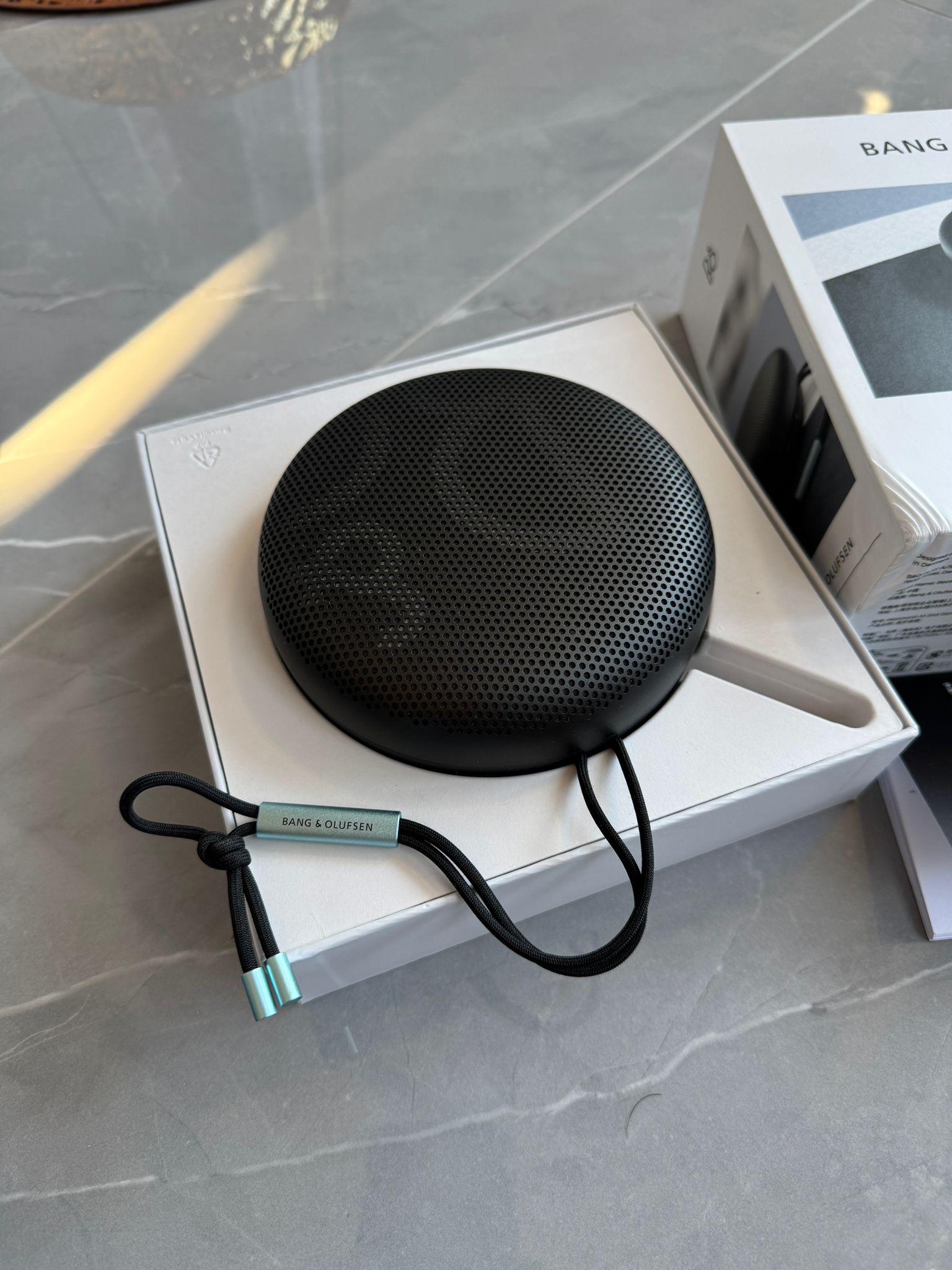 Bang & Olufsen Beosound A1 (2nd generation) in Anthracite Oxygen