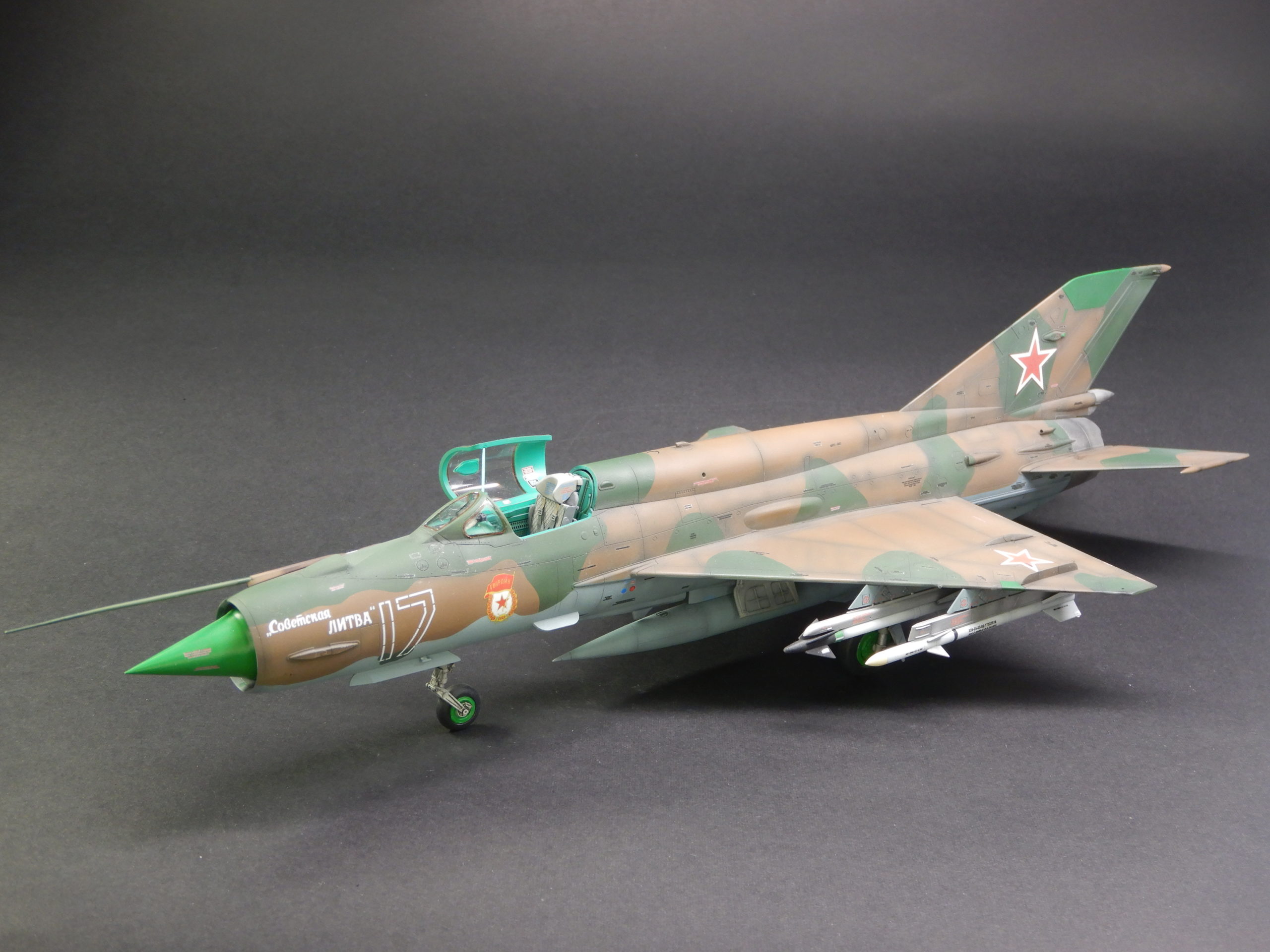 エデュアルド 1/48 ソビエト空軍 MiG-21bis | 手動式模型工作
