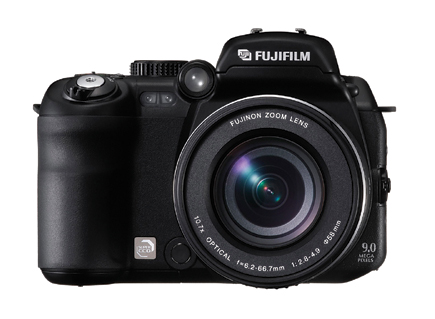 Fujifilm's FinePix S9000; A 9-Megapixel Superzoom Digicam With Low