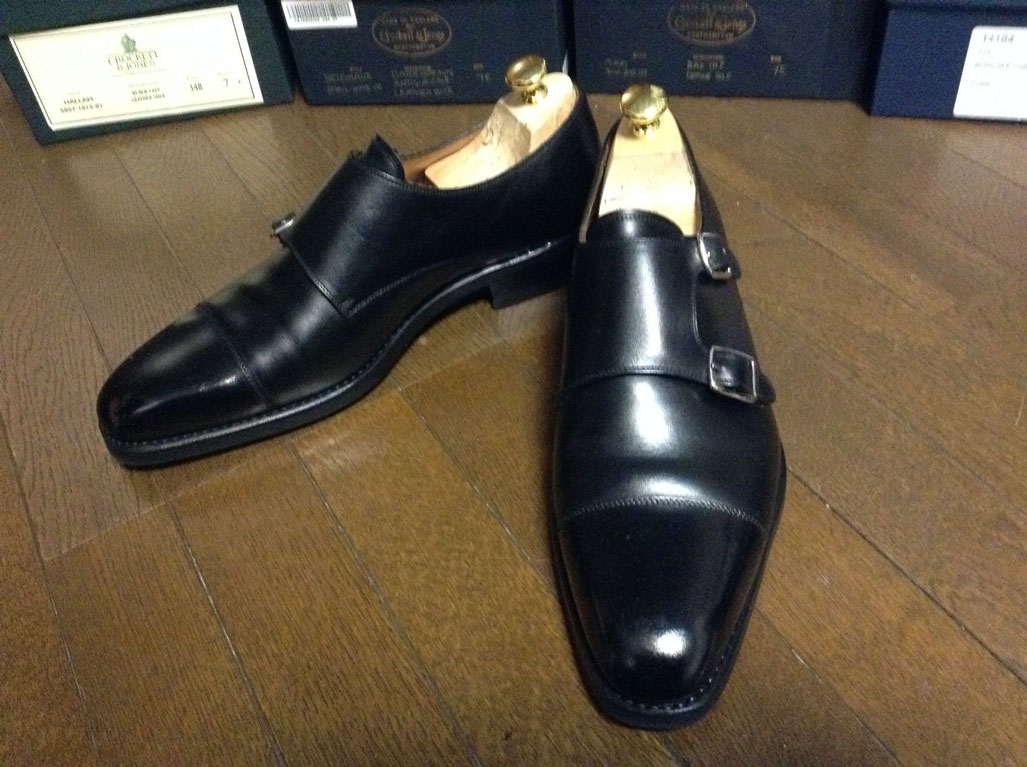 対照的なスペイン製靴、ヤンコとマグナーニ - 富山市議会議員 しきだ