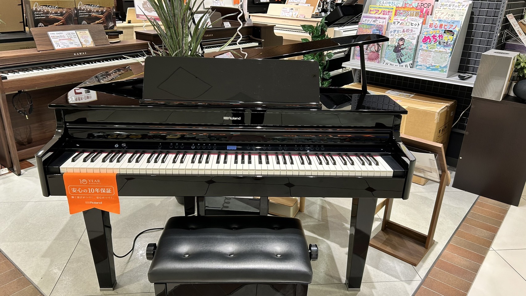 電子ピアノ 】グランドピアノ型電子ピアノ「GP-6」を店頭展示しており
