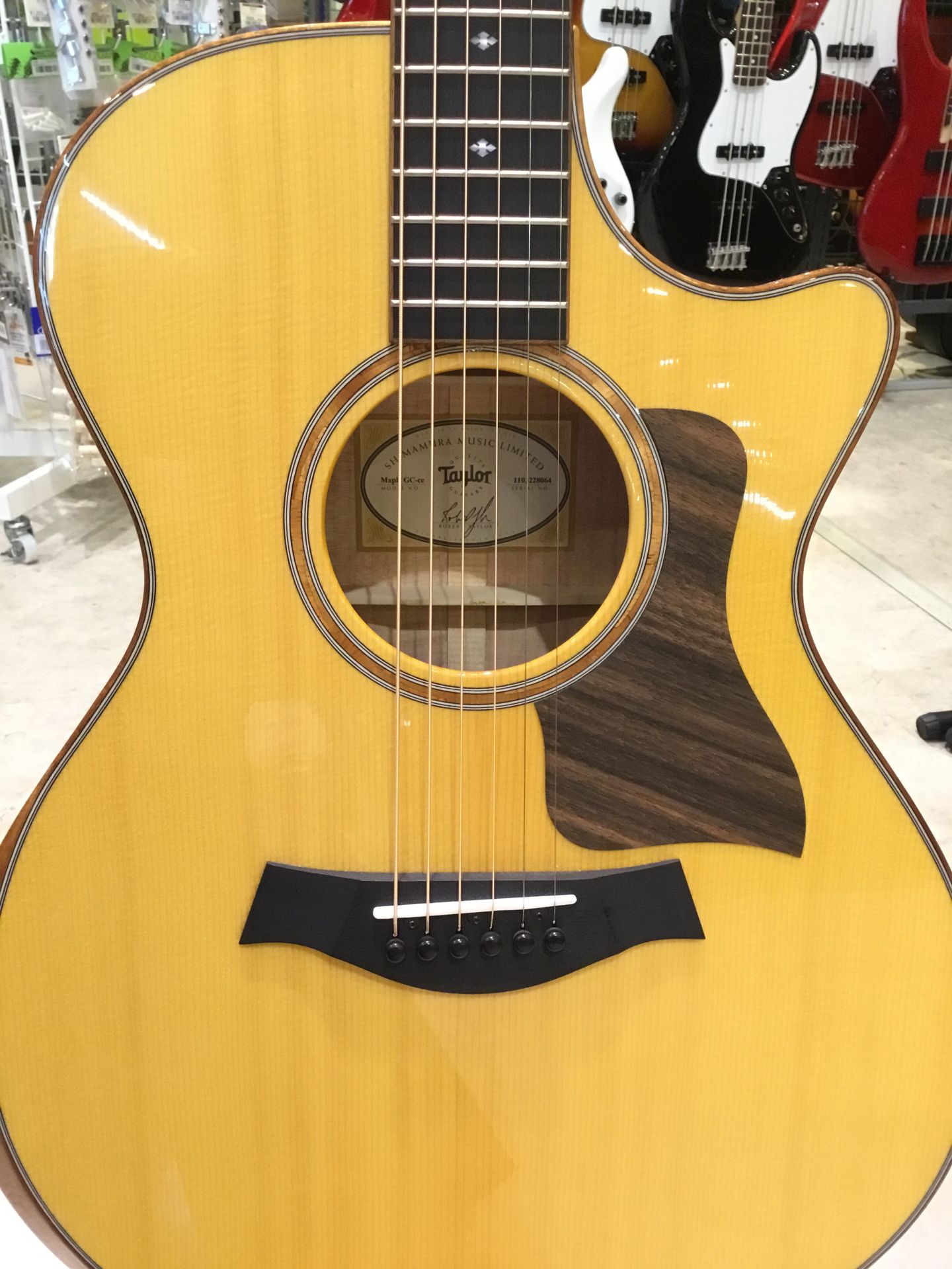 エレアコギター】”Taylor” 島村楽器限定！ルッツスプルース・トップ