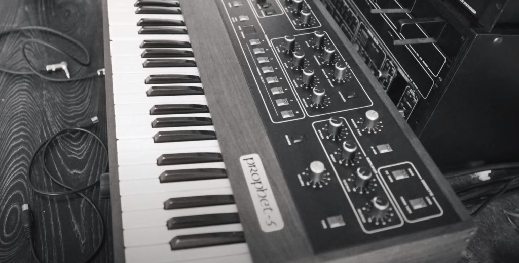 あのProphet-5が復刻？！Sequential Prophet-5 rev.4 が発表！！｜島村