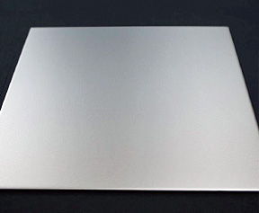 ブラスト加工による金属表面の艶消し | 表面改質の効果 | 東大阪の