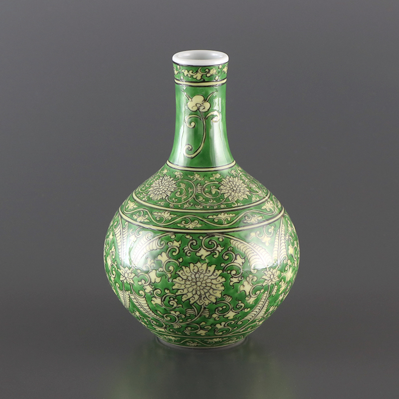 黄緑彩兜唐草（大） 花瓶 ｜ 有田焼の源右衛門窯公式オンラインショップ