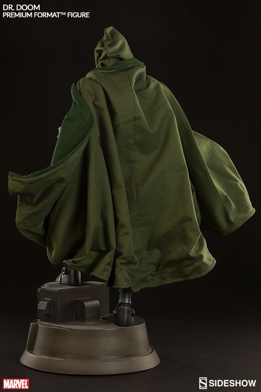 Marvel Dr. Doom Premium Format(TM) Figure by Sideshow Colle