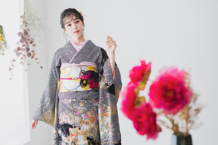 成人式はグレー系振袖で大人クールに♡髪色も合わせておしゃれ度アップ