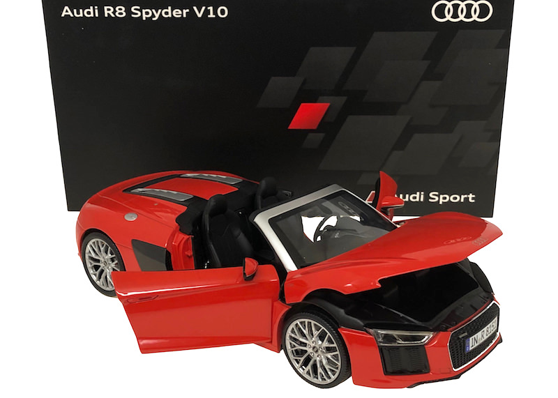AUDI SPORT特注 1/18スケール「アウディR8スパイダー V10」（Dynamite