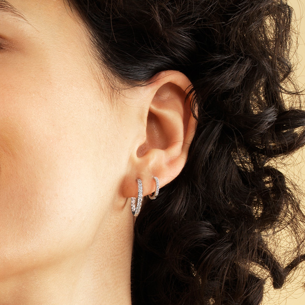 CLICK HOOP PIERCED EARRINGS(S)(1XP0398)Pt950 ピアス｜スター