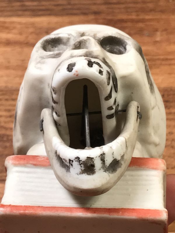 Skull On Book Ceramic Nodder Match Holder スカルオンブック