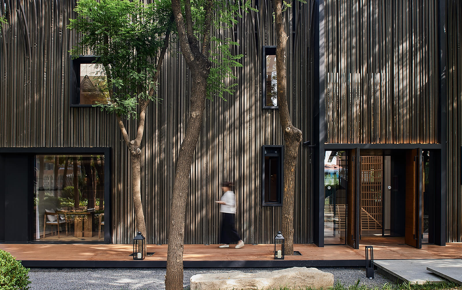 YI+MU's teahouse design takes the tea ceremony in the midst of nature