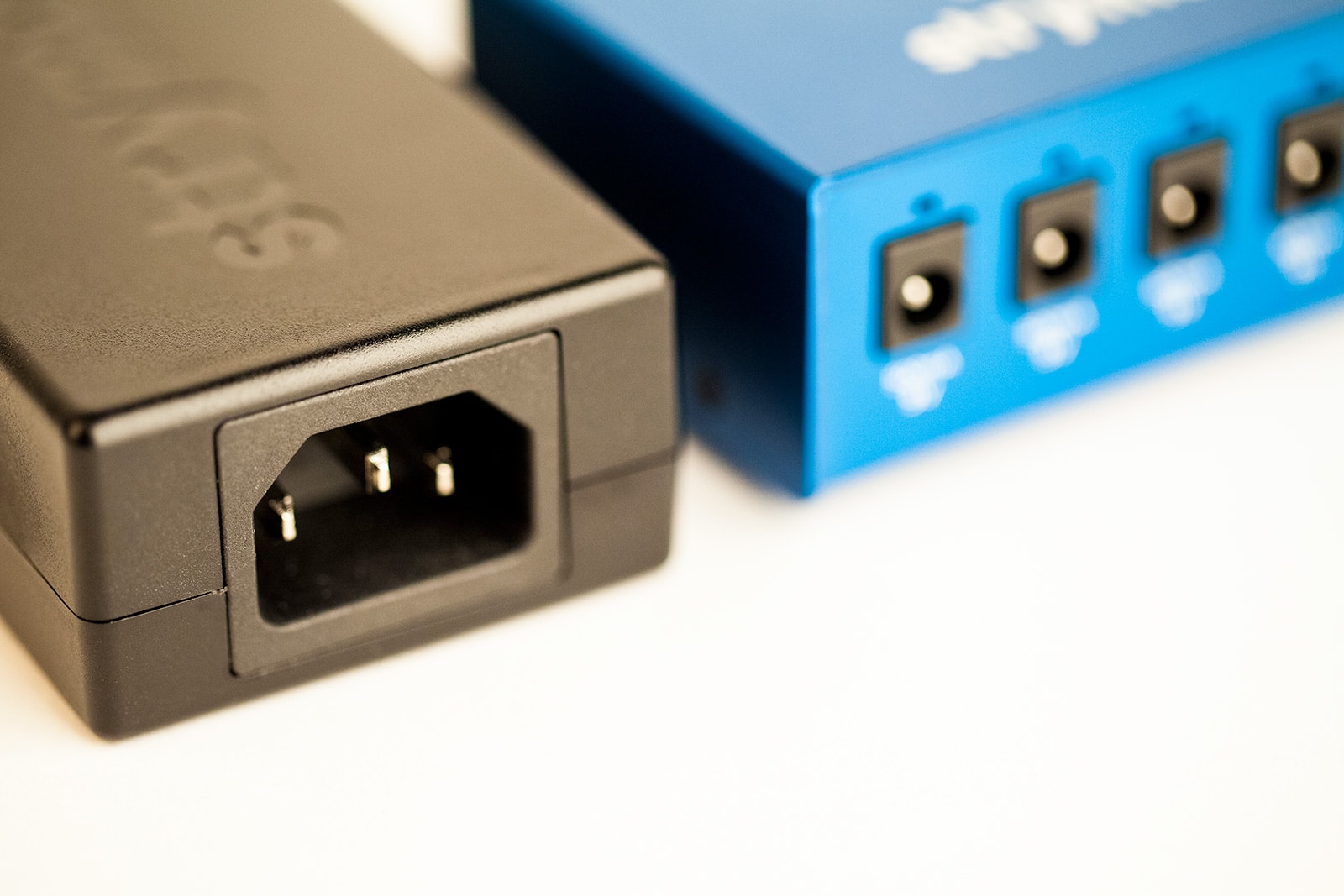 Ojai Compact Pedal Power Supply - Strymon