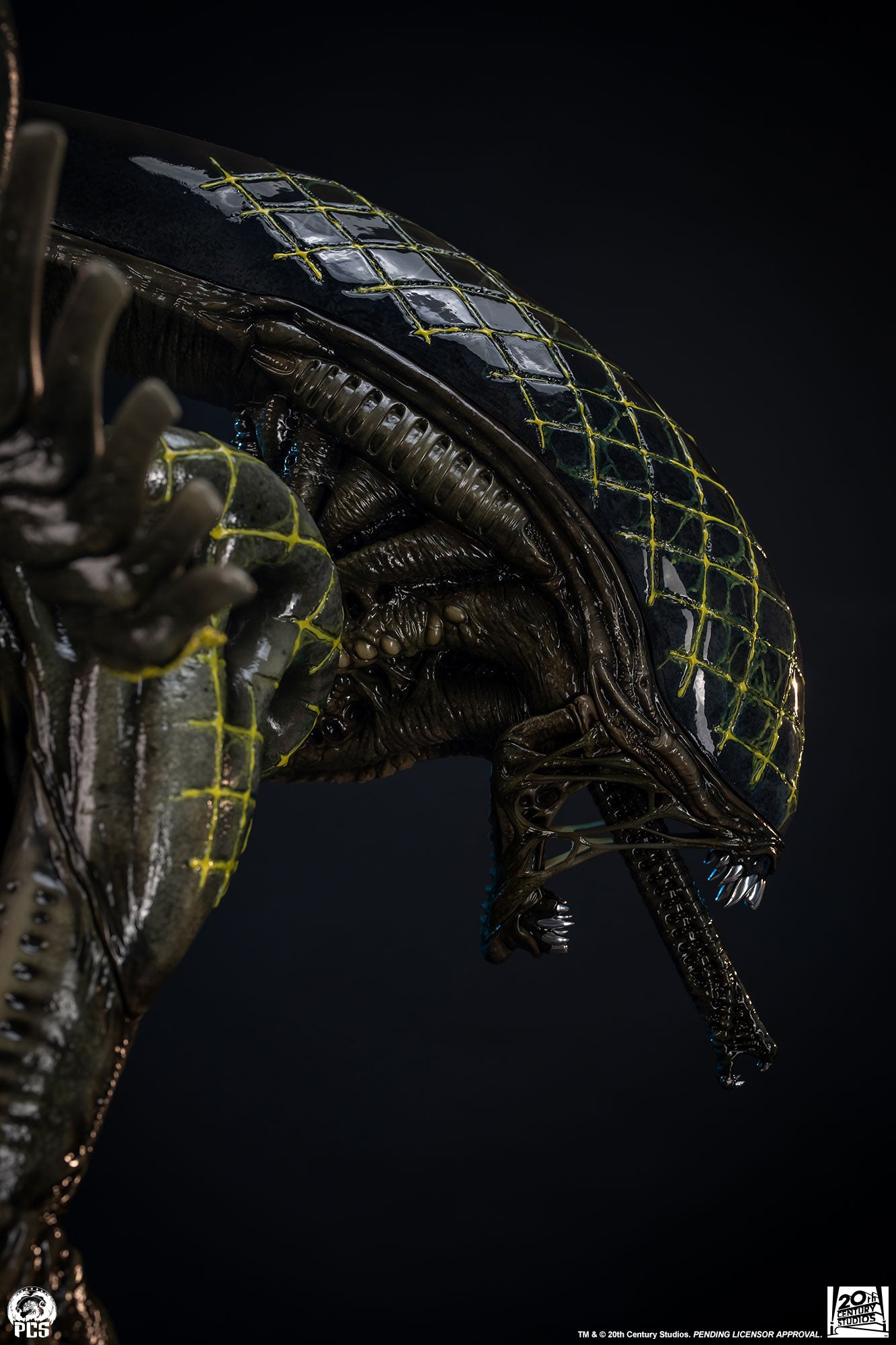 Alien vs. Predator - Grid Alien 1/2 Scale Statue - Spec Fiction Shop