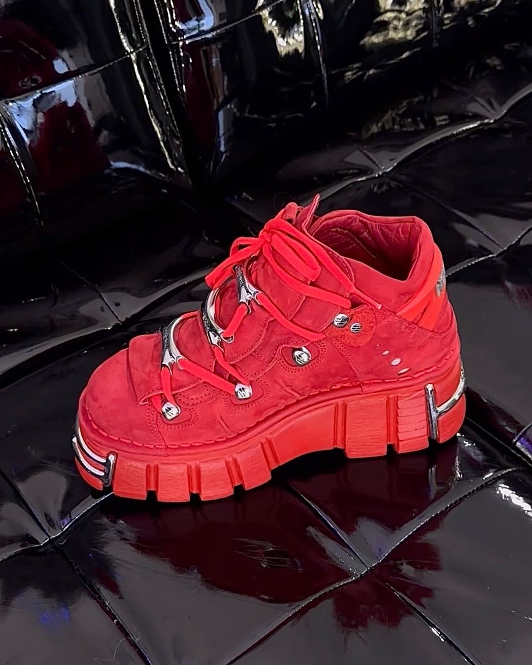 取り寄せ] M-106-C141 / レッドスエード / 厚底スニーカー / 本革【NEW