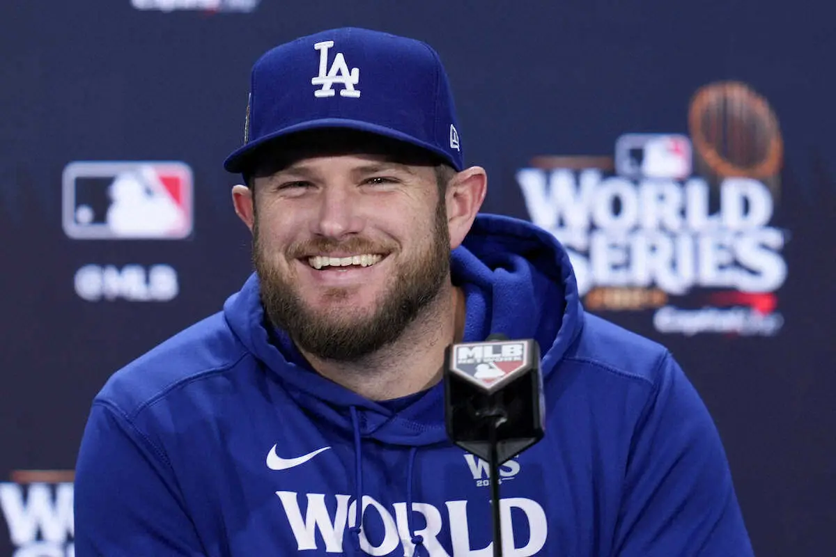 会見に応じたドジャースのマックス・マンシー（AP） - スポニチ