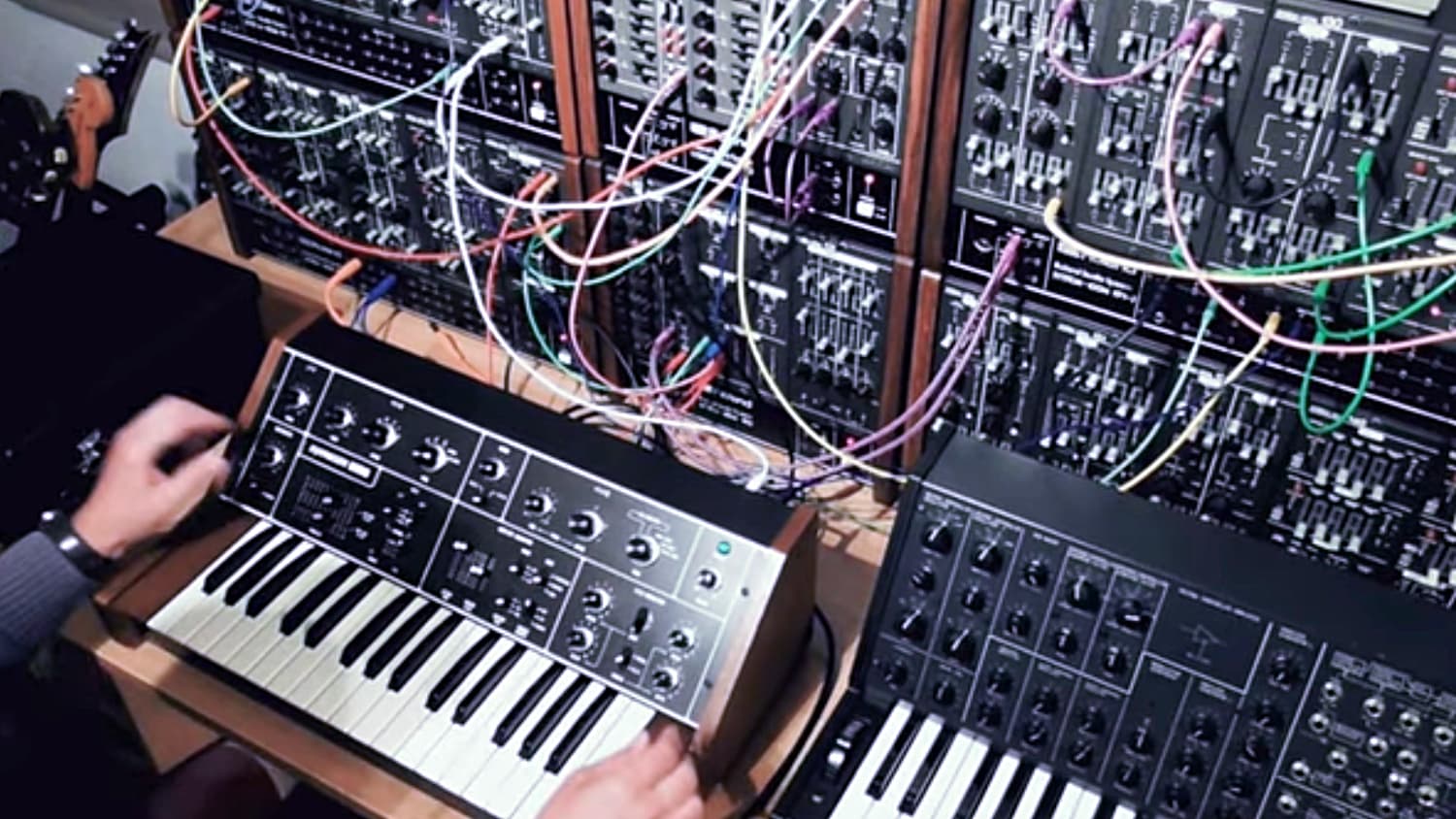 Korg 770 Vintage Synth Review – “It Sounds SO Smutty!” – Synthtopia