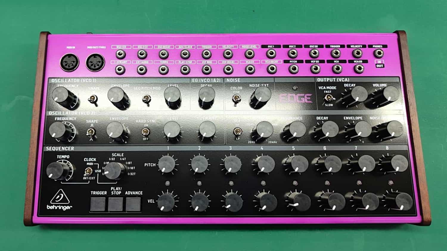 BEHRINGER EDGE セミモジュラー シンセサイザー