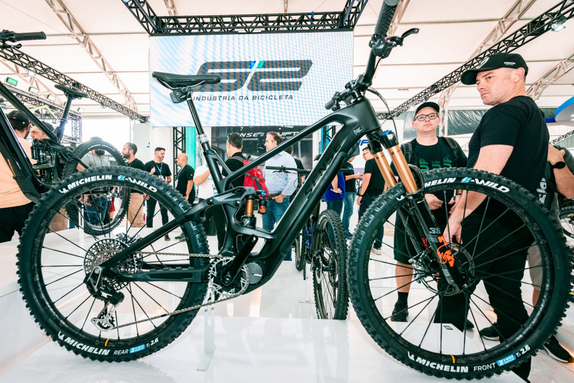 Sense Exalt E-Trail e Swift Racevox Black Edition são apresentadas