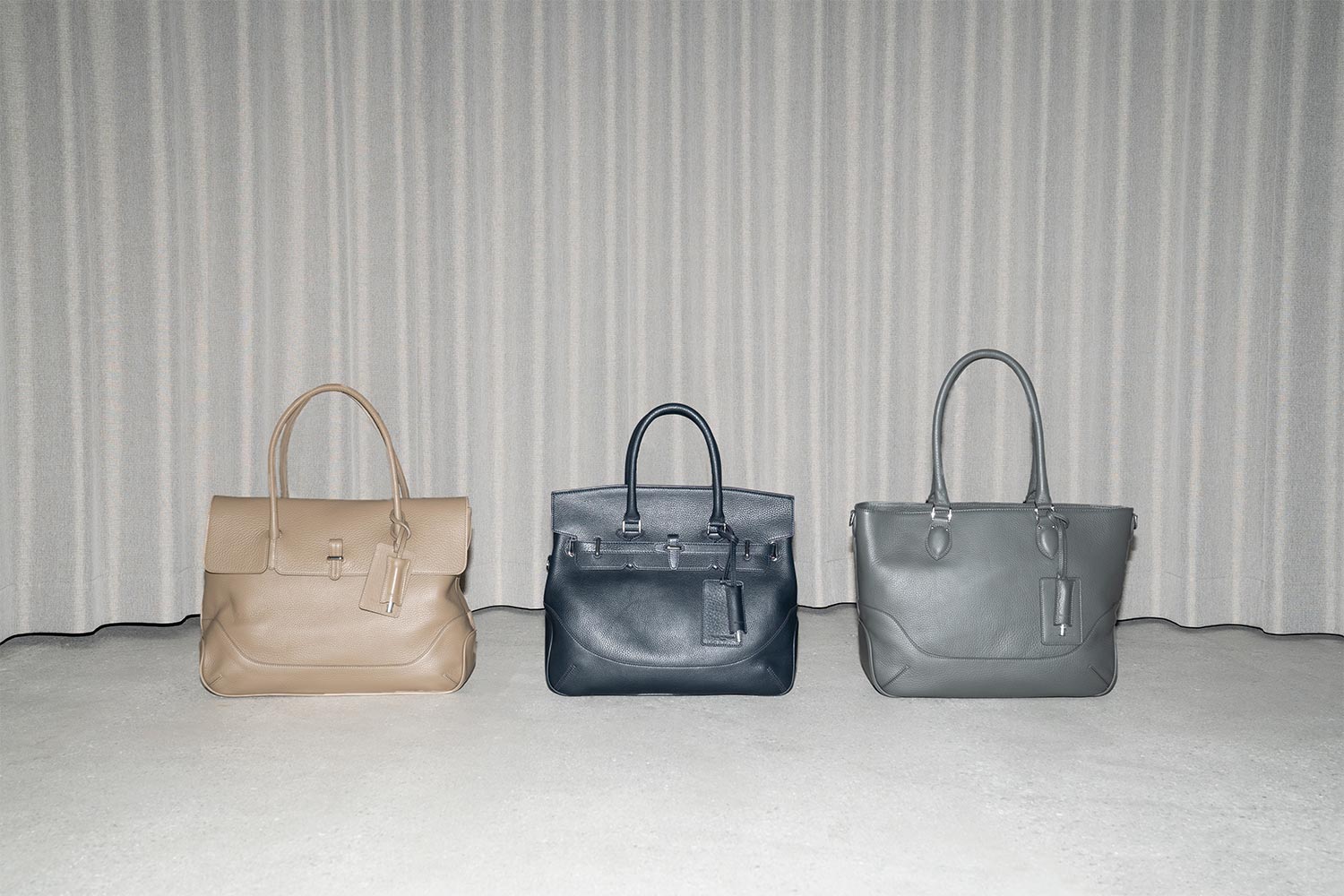 シュリンクレザーを使用した定番アイテム