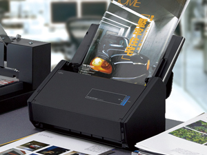 敢えて断言する。iX500 最大の進化は給紙性能だ！」文具王・高畑正幸氏