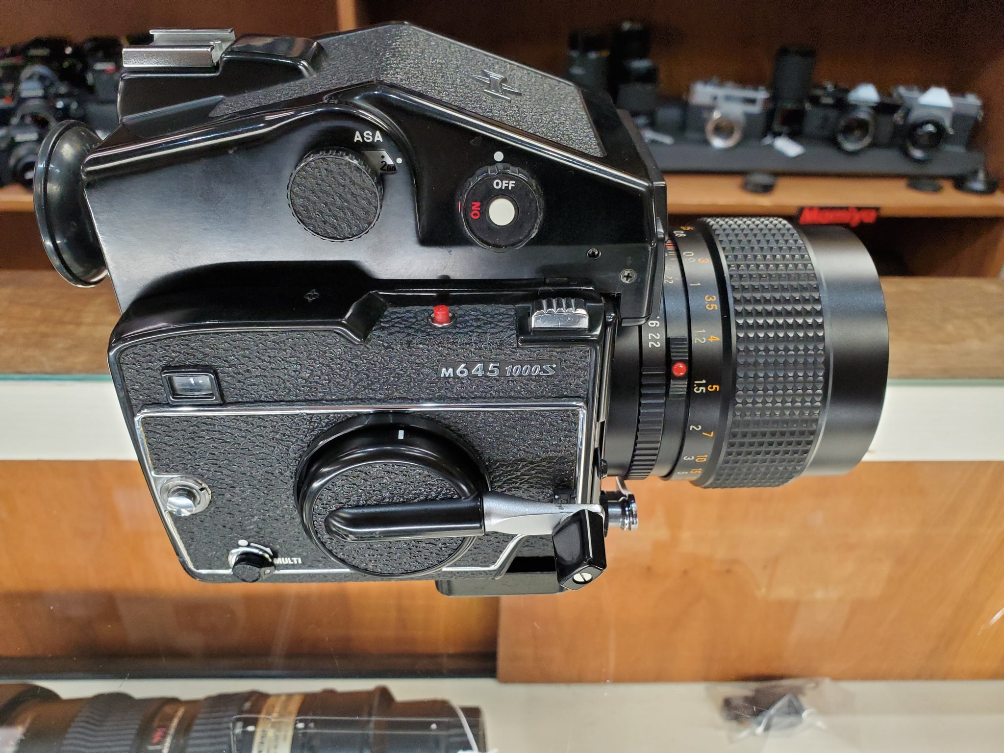 Mamiya 645 1000s w/Grip, Sekor C 80mm F1.9, Metered finder, CLA'd